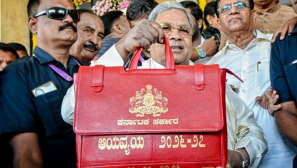 Restrictions on social media : बजेटमध्ये कर्नाटक सरकारचा मोठा निर्णय! 16 वर्षाखालील मुलांना सोशल मीडिया वापरावर बंदी