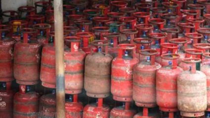 LPG Cylinder Crisis: गॅस सिलिंडर बुकिंगसाठी नवी नियमावली: दुहेरी कनेक्शन असलेल्या ग्राहकांवर होणार परिणाम