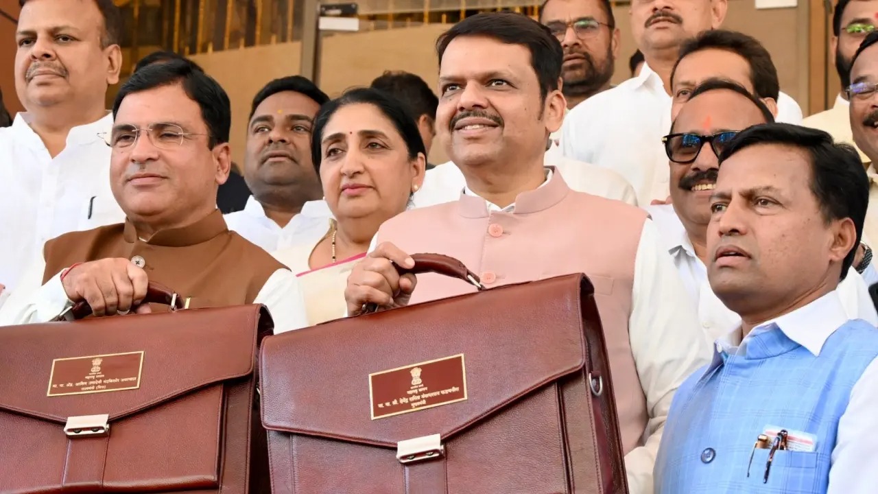Maharashtra Budget 2026: महाराष्ट्र बजेट २०२६ मध्ये देवेंद्र फडणवीसांच्या 10 मोठ्या घोषणा; जाणून घ्या सविस्तर 