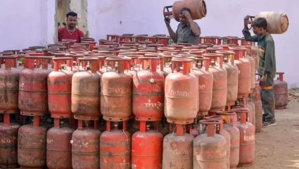 LPG Price Today: घरगुती सिलेंडर किमतीत ६० रुपयांची वाढ; जाणून घ्या तुमच्या शहरातील LPGच्या किमती