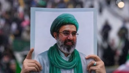 Middle East Conflict : वडिलांची हत्या, कमांडरचे अक्षरशः लचके तोडले…; अमेरिकी हल्ल्यातून कसे बचावले मोजतबा खामेनेई?