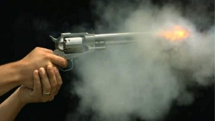 Jalgaon Crime: घरात घुसून विवाहित महिलेवर गोळीबार, नंतर स्वतः संपवलं जीवन; नेमकं प्रकरण काय?