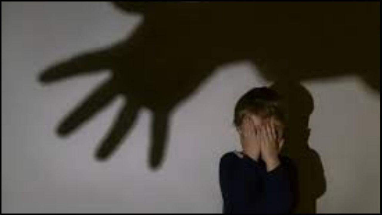 Bihar Crime: शिक्षकानेच अल्पवयीन विद्याथीनिवार केला लैंगिक अत्याचार; पुस्तके दाखवण्याच्या बहाण्याने गेला आणि…