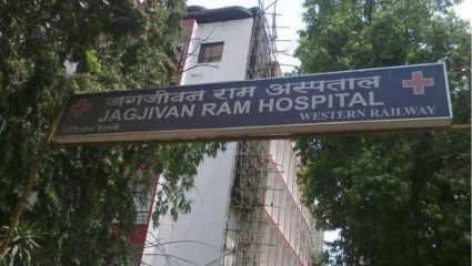 Mumbai News: ऑपरेशनची वाट पाहत होते रुग्ण, डॉक्टर मात्र कॅबिनमध्ये मृतावस्थेत; सीसीटीव्ही फुटेजची तपासणी सुरू