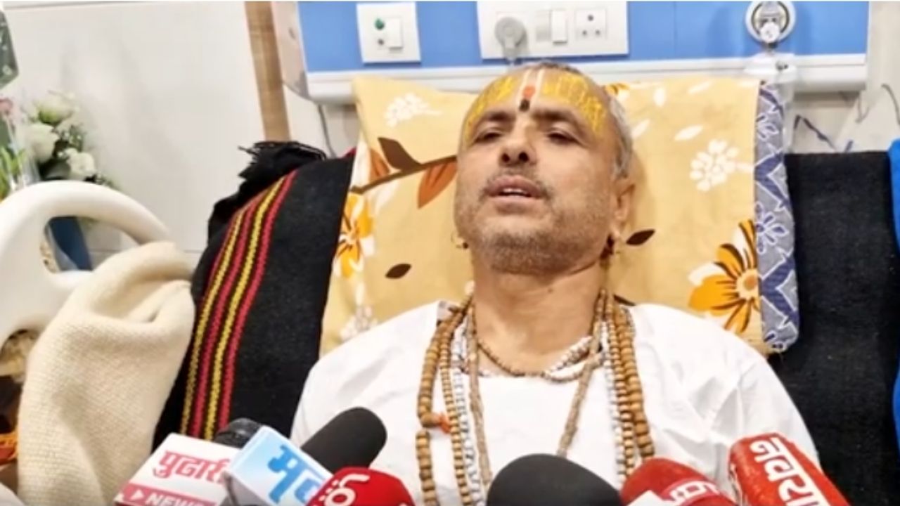 AHILYANAGAR : महंत आदिनाथ शास्त्री महाराज यांचा मृत्यूच्या दाढेतून बचाव, मृत्यूच्या दारातून परत आणले