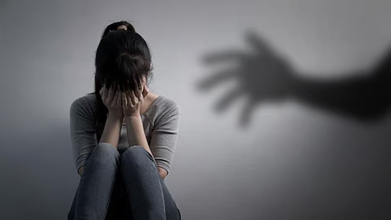 Beed Crime: बीडमध्ये नात्याला काळीमा; चुलत्याकडून पुतणीवर गुंगीचे औषध देऊन अत्याचार, आरोपी फरार