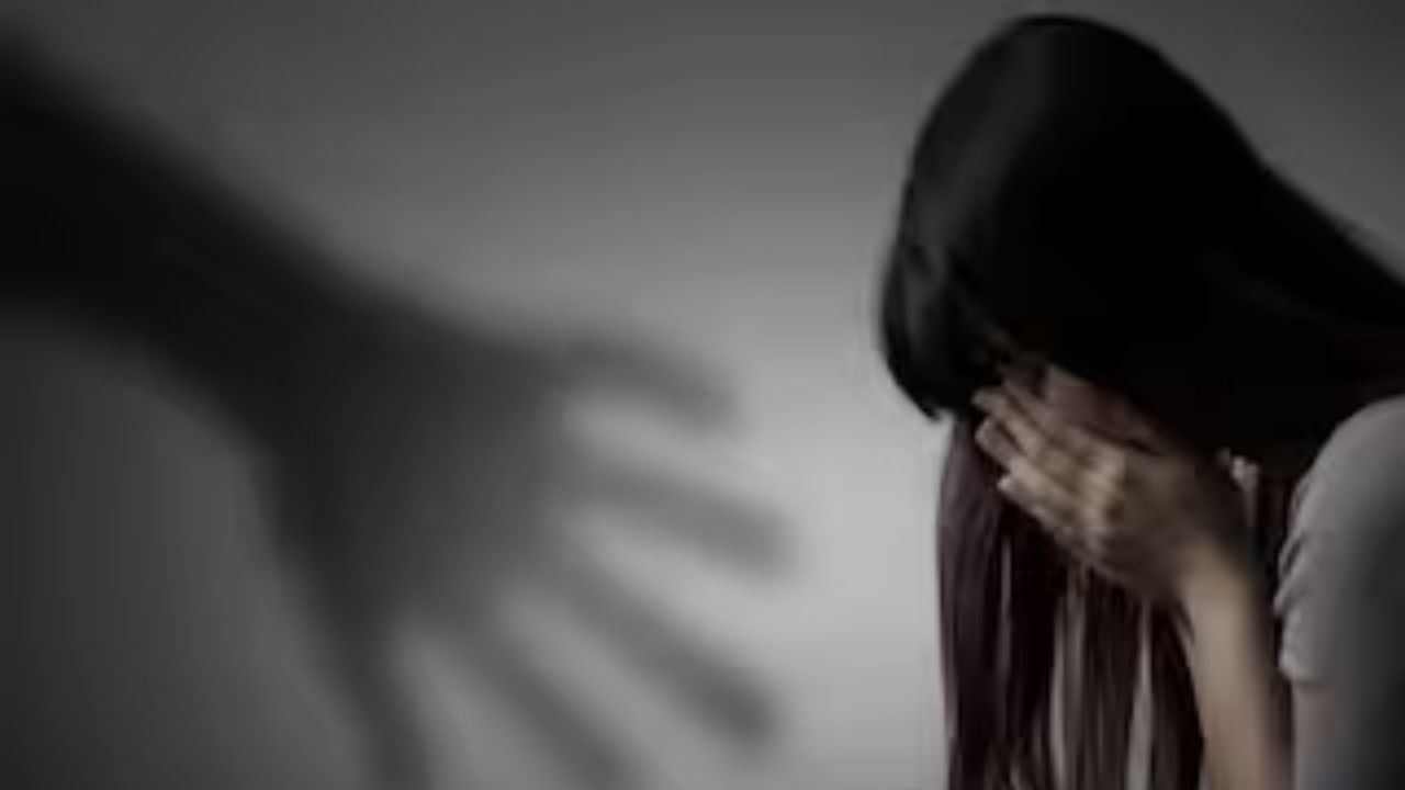 Washim Crime: भेटायला आला आणि घराच्या अंगणात अल्पवयीन मुलीवर जबरदस्ती; 19 वर्षीय तरुण ताब्यात