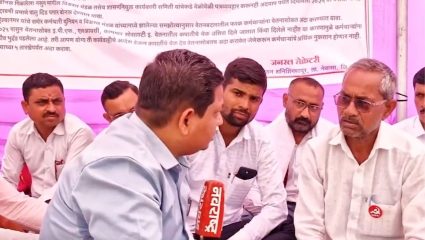 Ahilyanagar: थकीत वेतनासाठी शनि शिंगणापूर देवस्थान कर्मचाऱ्यांचे बेमुदत साखळी उपोषण