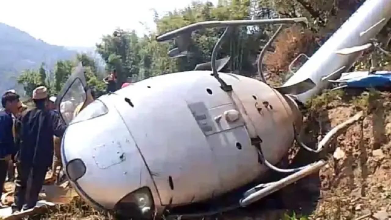 Nepal Accident: काय ती दैवी शक्ती! हेलिकॉप्टर कोसळले पण कुणाला खरचटलंही नाही; पाहा नेपाळमधील खोतांगमध्ये नेमकं काय घडलं?