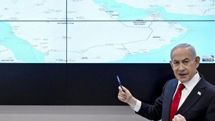 War Update: इराणी दादागिरीला चोख प्रत्युत्तर! नेतान्याहूंनी शोधला होर्मुझला ‘हा’ पर्यायी मार्ग, बनणार जगाचं ‘पेट्रोल स्टेशन’