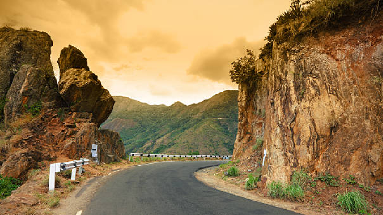 Kokan Road News: फोंडाघाट: ‘ब्लॅक स्पॉट’ की पर्यटन केंद्र?