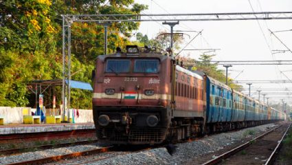 Railway News: पुणेकरांचा ‘हा’ प्रवास सुखकर होणार; ‘या’ रेल्वे मार्गाला गती मिळणार,