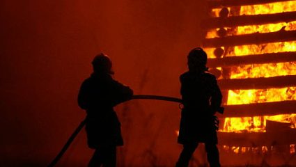 Fire News: खेडमध्ये भीषण आगीत घर जळून खाक; तांबे कुटुंबावर आले मोठे संकट