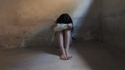 Facebook वरून मुलीशी ओळख केली अन् धबधबा दाखवायला नेऊन…; तरुणीसोबत भयंकर घडले तरी काय?