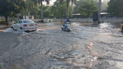 पुण्यात काय बी घडू शकतंय! ना पूर, ना पाऊस तरीही शहरात पाणीच पाणी; नेमका विषय तरी काय?