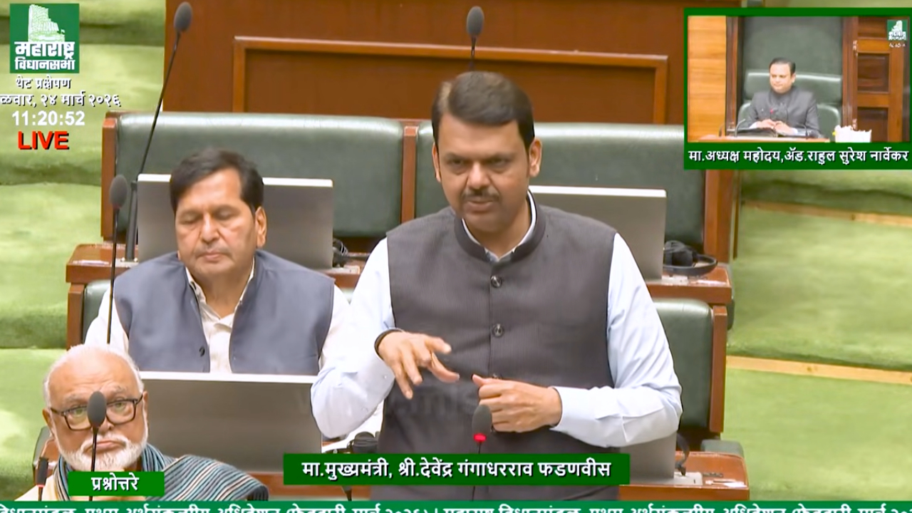 “पतीच्या मरणाची भीती घालून महिलेवर वारंवार…”: Ashok Kharat प्रकरणात CM फडणवीसांचे निवेदन