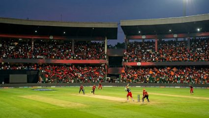 RCB vs SRH हायव्होल्टेज ड्रामा! 1300 चे तिकीट आता ४७ हजारांवर? ‘असे’ करा तुमचे बुकिंग