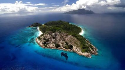 Uncontacted Tribe:भारताचं ‘डेथ आयलंड’ जिथे भारतीयांनाही जाण्यावर बंदी; 60 हजार वर्षांपासून अलिप्त असलेल्या ‘या’ बेटाचं रहस्य काय?