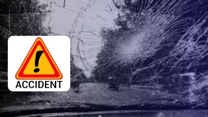 Hingoli News : पीकअप वाहन नदीपात्रात कोसळले; बेलदरी धरणाजवळील अरुंद अन् धोकादायक पुलावर दुर्घटना