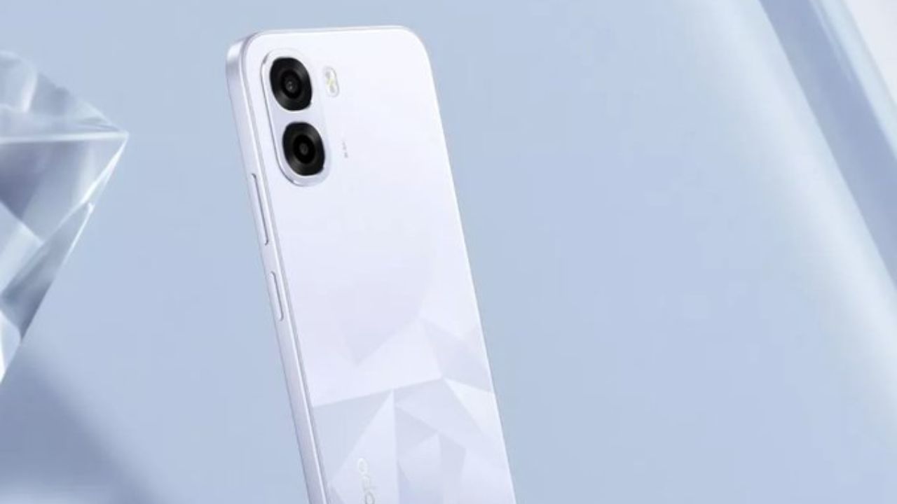 Oppo K14x 5G मध्ये कंपनीने 120Hz रिफ्रेश रेटसह 6.75 इंच डिस्प्ले दिला आहे. हा HD+ डिस्प्ले आहे, जो 1604 x 720 पिक्सेल रेजलूशनसह येतो.