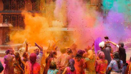 Dhulivandan 2026 : धुलिवंदनाला’ मिनी रेव्ह पार्टी’ची नवी संस्कृती? भरमसाठ तिकीट असणाऱ्या डान्स पार्ट्यांवर प्रश्नचिन्ह