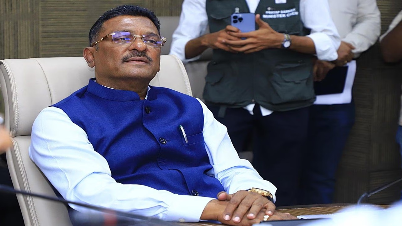 Pratap Sarnaik : “एसटीच्या जागांचा पीपीपी तत्त्वावर विकास, प्रवाशांना आधुनिक सुविधा…”, प्रताप सरनाईक यांची माहिती