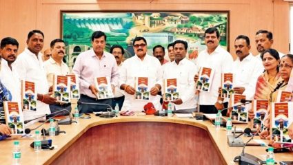 Ahilyanagar News: महापालिका आयुक्तांनी स्थायी समितीला सादर केले 1710 कोटीचे अंदाजपत्रक