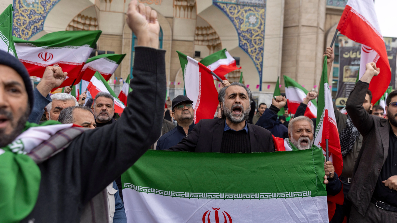 Iran-US War : ‘आम्हाला कमी लेखण्याची चूक करू नका!’ अमेरिकेसह मध्यस्थी करणाऱ्या देशांना इराणचा कडक इशारा