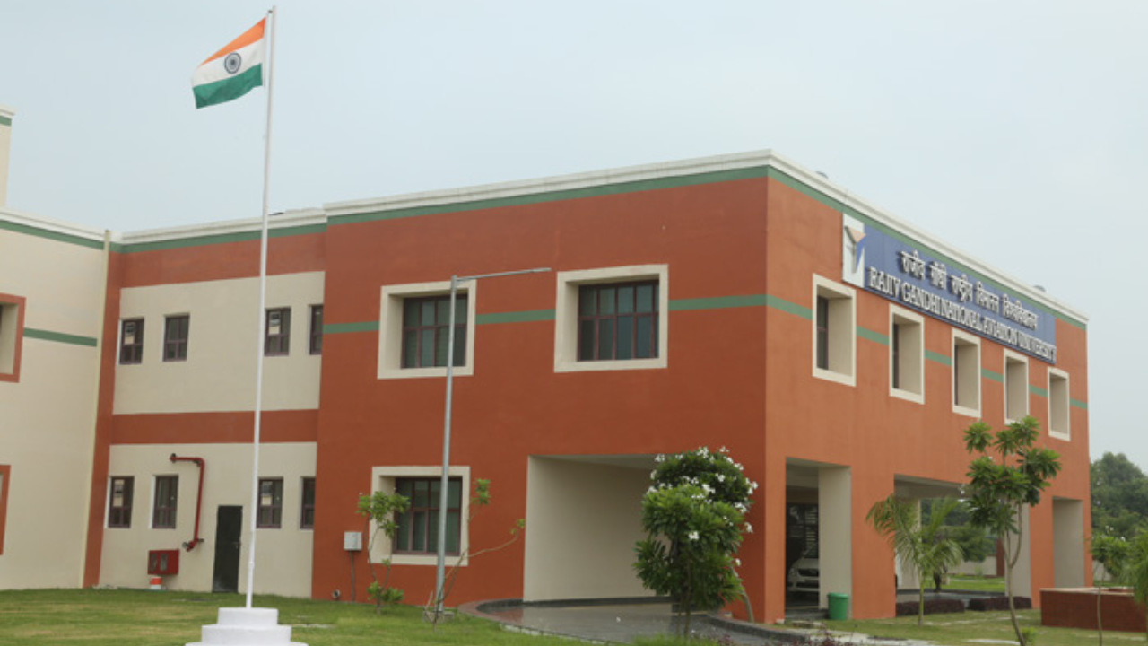 RGNAU Vacancy 2026: सेंट्रल एव्हिएशन युनिव्हर्सिटीमध्ये निघाली Non-Teaching भरती, दर महिन्याला 60 हजार पगार, असा करा अर्ज