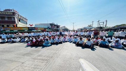 राष्ट्रवादी-शिवसेनेकडून रहिमतपूर येथे रास्ता रोको आंदोलन; वाहतुकीवर परिणाम
