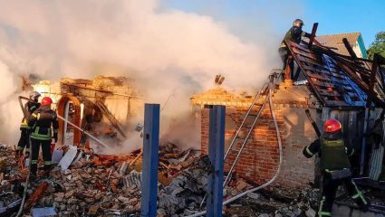 Russia Ukraine War : मध्यपूर्वेतील तणावादरम्यान रशियाची मोठी चाल! युक्रेनवर आतापर्यंतचा सर्वात मोठा हल्ला, शांतता चर्चेला तडा?