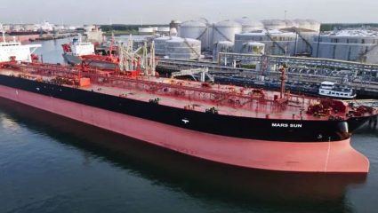 Russian Oil: चीनकडे जाणारे रशियन महाकाय तेल टँकर्स अचानक भारताकडे वळले; इराण युद्धाच्या भडक्यात भारतासाठी ‘जॅकपॉट’