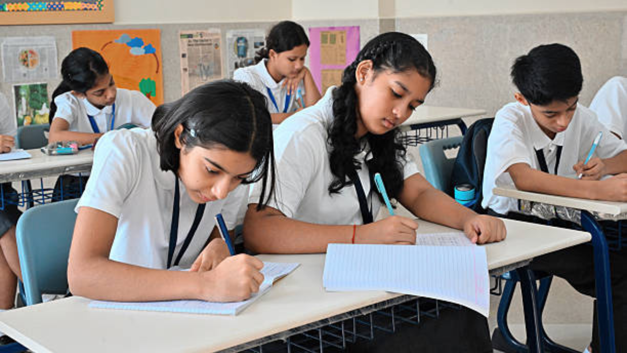 भूगाेल पेपर चाेरीला; बुधवारचा पेपर नियाेजित वेळेत हाेणार, SSC बोर्डाचा मोठा निर्णय