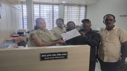 नावाचा वापर करून गैरव्यवहार केल्याप्रकरणी दुय्यम निबंधकाकडे तक्रार; पुरंदरच्या सहकार विभागाकडे दाद