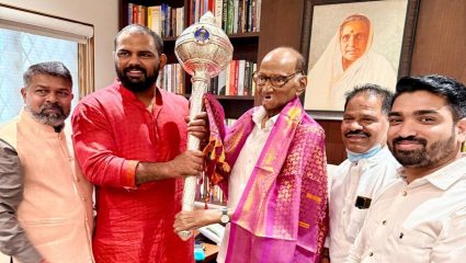 Sharad Pawar यांची हर्षवर्धन सदगीरला आंतरराष्ट्रीय तयारीसाठी १२ लाखांची शिष्यवृत्ती