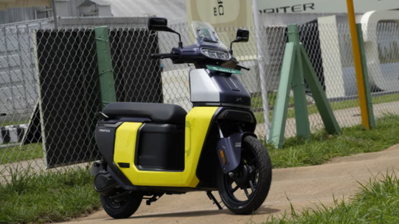 किंमत 50000 पेक्षा कमी!TVS ची सर्वात स्वस्त Orbiter V1 इलेक्ट्रिक स्कूटर मार्केटमध्ये, पाहा जबरदस्त फीचर्स