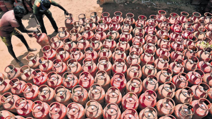 LPG Gas Crisis :  व्यावसायिकांना मोठा दिलासा, राज्यातील हॉटेल, उपहारगृहांना 20 टक्के गॅस पुरवठा होणार