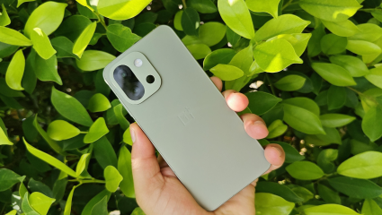 8000 रुपयांनी स्वस्त मिळतोय OnePlus चा प्रीमियम फोन! 80W फास्ट चार्जिंग आणि लूकही जबरदस्त; पाहा ‘ही’ धमाकेदार ऑफर