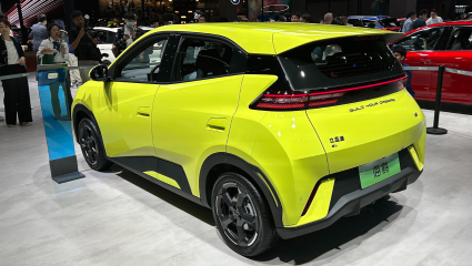 BYD ची स्वस्त Electric Car देतेय 380 km ची रेंज; पाहा किंमत आणि जबरदस्त फीचर्स