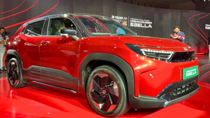 Toyota ची पहिली E-SUV बाजारात! एका चार्जवर 543km ची रेंज, पाहा दमदार फीचर्स