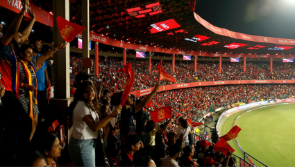 IPL 2026 : RCB Vs SRH सामन्यापूर्वी कर्नाटक आमदाराची VIP ट्रीटमेंटची मागणी, म्हणाले, “लाईनमध्ये उभं राहणार नाही…”