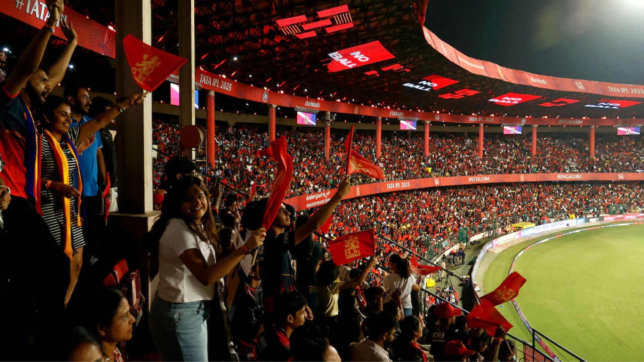 IPL 2026 : RCB Vs SRH सामन्यापूर्वी कर्नाटक आमदाराची VIP ट्रीटमेंटची मागणी, म्हणाले, “लाईनमध्ये उभं राहणार नाही…”