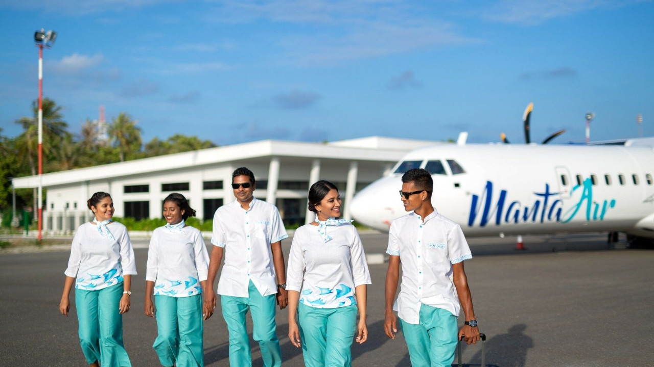 Jobs Alert : 12 वी पास उमेदवारांसाठी सुवर्णसंधी! विमानतळावर मिळवा हाय-प्रोफाईल जॉब आणि लाखोंचं पॅकेज, वाचा सविस्तर