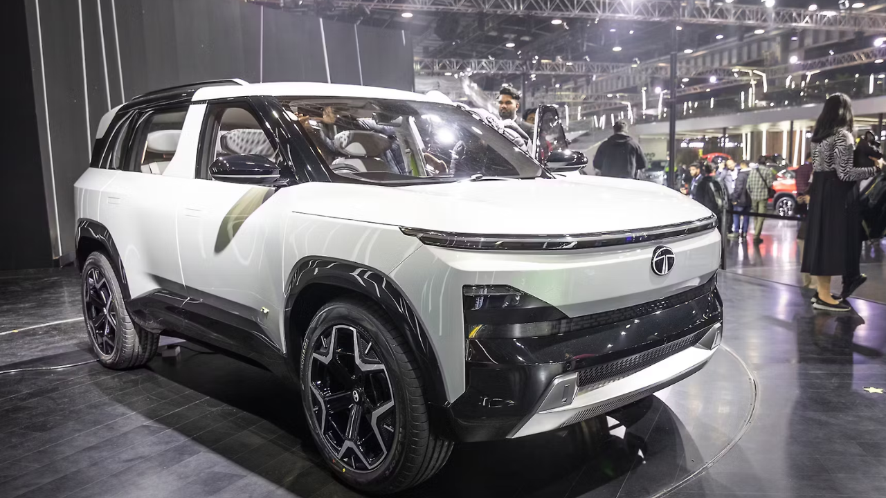 Tata Sierra चा नवा अंदाज! ‘या’ दिवशी होणार ग्रँड एन्ट्री; पाहा  काय आहेत फिचर्स ?