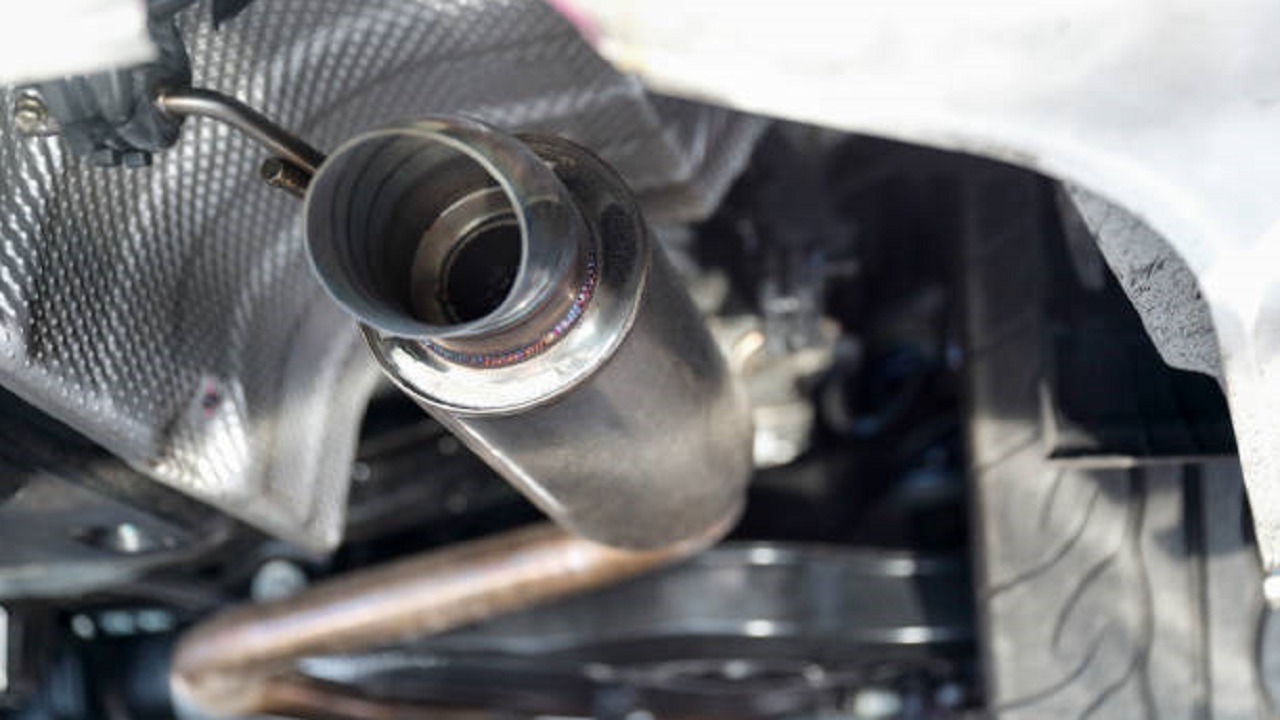 पुण्यात पावणे तीन हजार फटाका सायलेन्सरवर कारवाई; कर्णकर्कश आवाज कमी होणार?