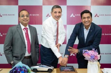Tesla-Axis Bank Partnership: टेस्ला-अ‍ॅक्सिस बँक यांची खास भागीदारी! टेस्ला कार खरेदी आता EMI वर अधिक सोपी