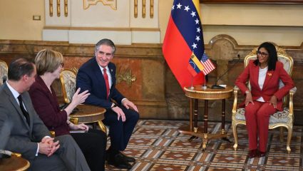 US-Venezuela: ट्रम्प यांची ‘गोल्डन’ चाल! इराणशी युद्ध सुरू असताना व्हेनेझुएला अमेरिकेला देणार 1000 किलो सोने; वाचा का ते?