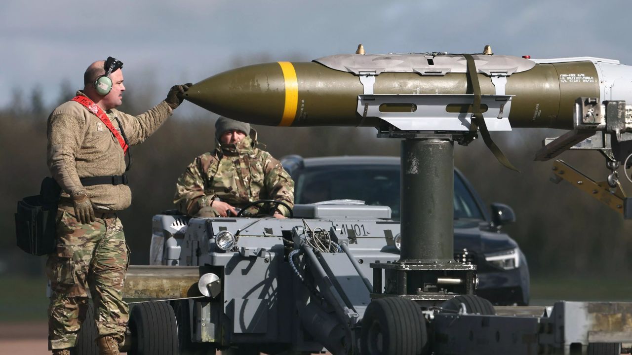 US-Iran War : एकीकडे पाठवला शांती प्रस्ताव, तर दुसरीकडे मध्यपूर्वेत 2000 US सैनिक तैनात; ट्रम्पच्या ‘एका’ निर्णयावर जगाचे भवितव्य