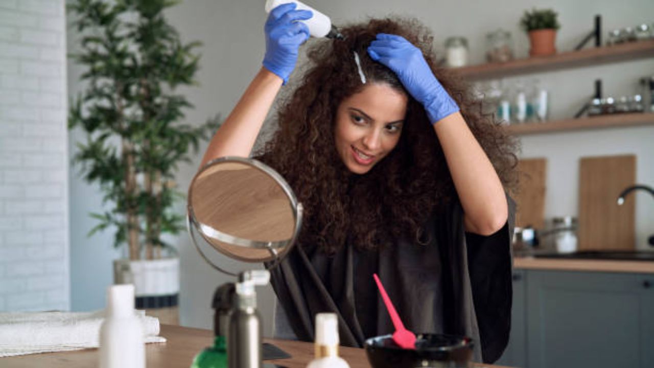 चमचाभर बडीशेप केसांवर करेल जादू! कमी खर्चात घरीच तयार करा केमिकल फ्री नॅचरल हेअरडाय, केसांवर येईल चमक