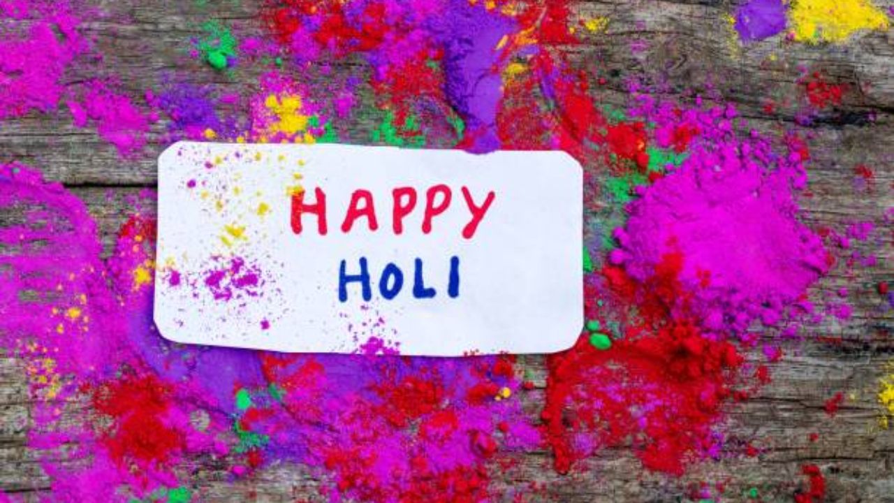 सुखाच्या रंगांनी जीवन रंगीबेरंगी होवो…! होळीनिमित्त कुटुंबाला द्या मराठमोळ्या शुभेच्छा, उत्साहाने जीवन जाईल रंगून